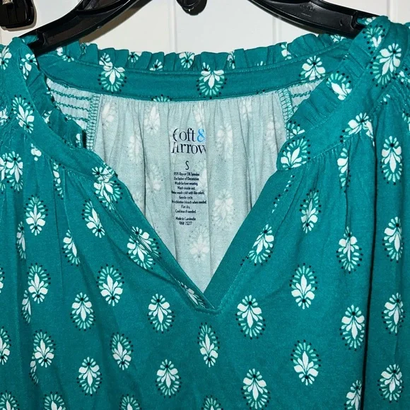 Croft & Barrow Green and White Patterned Blouse - Picture 2 of 2